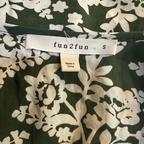 Stitch Fix Fun2Fun Maley Green Floral 3/4 Sleeve Top Small - Picture 5 of 7